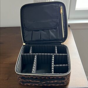 NWOT! Geometric Patterned Makeup Organizer